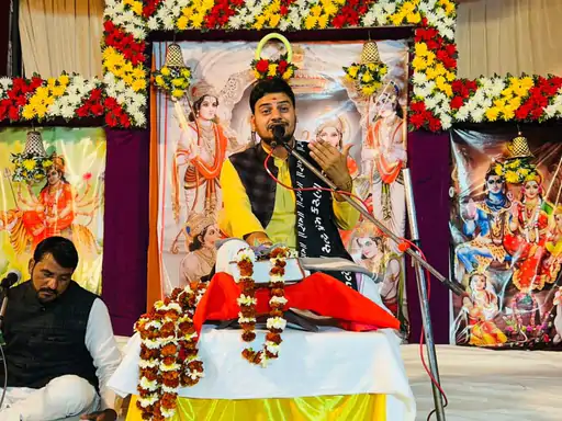 गोठा हनुमानगढ़ी में दुर्गा प्राण प्रतिष्ठा महायज्ञ:दोहरीघाट में बाल व्यास जी बोले- आदमी का ज़हर आदमी को मार रहा है