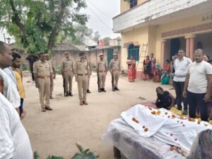 सीओ सिटी ने घर पहुंचकर दी श्रद्धांजलि, दिया&hellip;