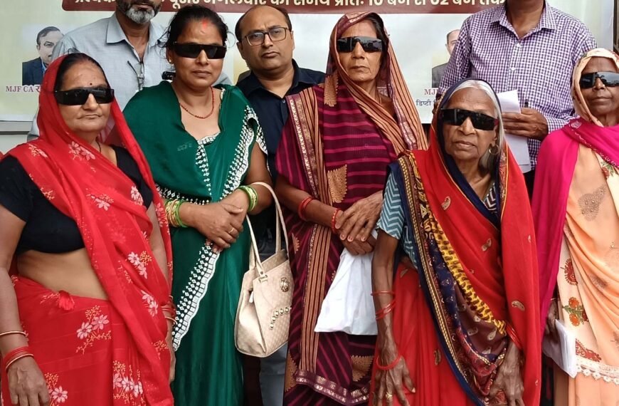 मोतियाबिंद के मरीजों को आपरेशन के बाद घर भेजा