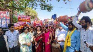 घरेलू गैस का संकट गहरायाः महिलाओं ने सिर&hellip;