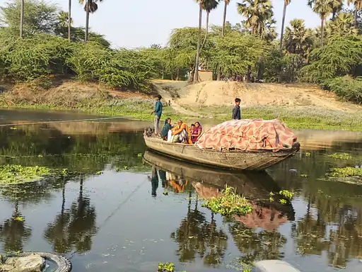 मऊ में तमसा नदी पर&hellip;