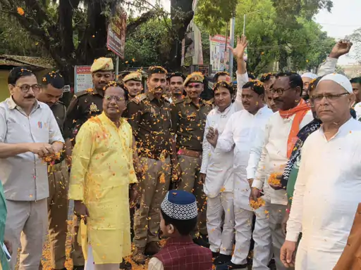 घोसी में हिंदू-मुस्लिम ने खेली…