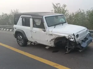 मऊ में पूर्वांचल एक्सप्रेसवे पर थार-बाइक की टक्कर:बाइक&hellip;