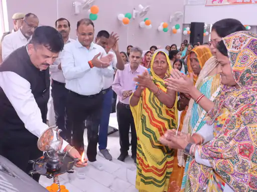 डीएम बोले- सीएम योगी के नेतृत्व में प्रदेश ने विकास के आयाम स्थापित किए