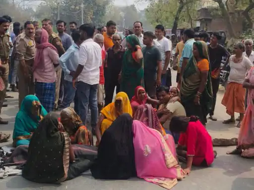 मिर्जापुर में सड़क हादसे में…