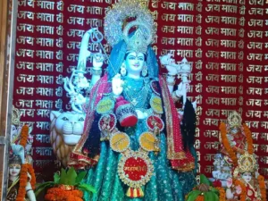 गोंठा दुर्गा मंदिर में भव्य श्रृंगार:नवरात्र में उमड़&hellip;