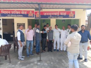 दीदारगंज में पत्रकारों एवं थानाध्यक्ष ने एक दूजे&hellip;