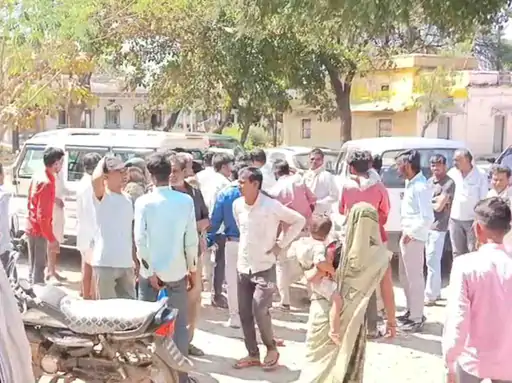 आगर मालवा में थ्रेशर मशीन…