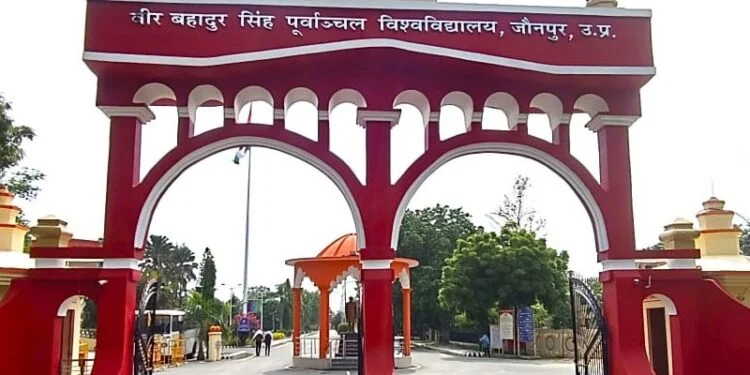 पूर्वांचल विश्वविद्यालय दी अंतिम चेतावनी:एक लाख छात्रों के परिणाम लंबित, 25 मार्च तक अंक अपलोड करने का निर्देश