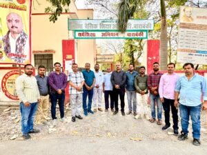 प्राथमिक शिक्षक संघ ने बीएसए को सौंपा ज्ञापन