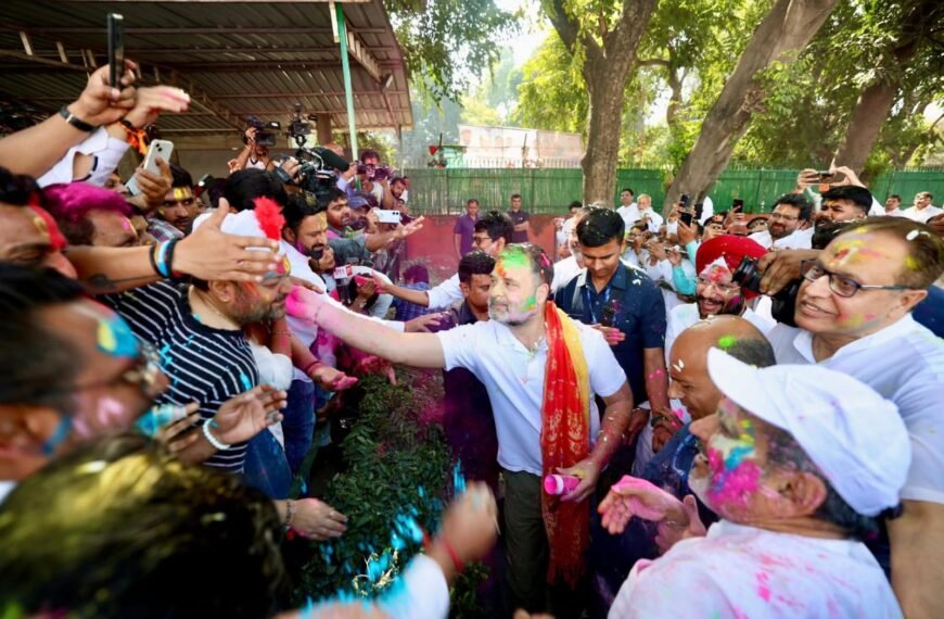 लाल, हरा, पीला, गुलाबी… राहुल&hellip;