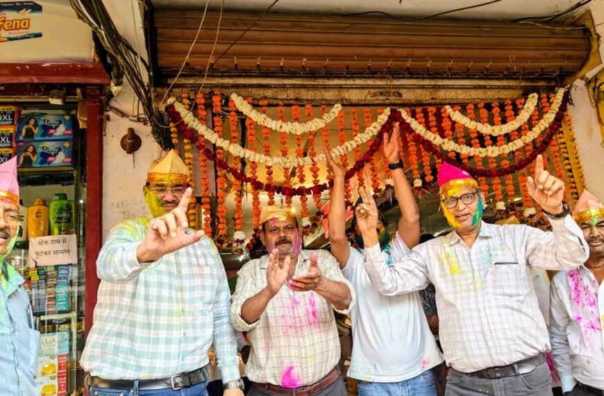 लखनऊ व्यापार मंडल ने रंगबिरंगे…