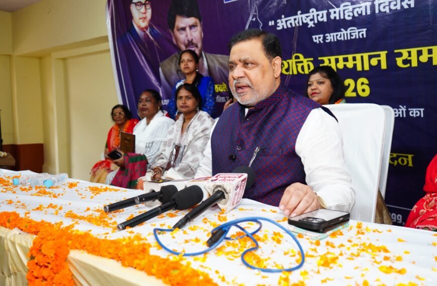 “शिक्षा माफियाओं का फीस वृद्धि अब बर्दाश्त नहीं: पवन भाई गुप्ता