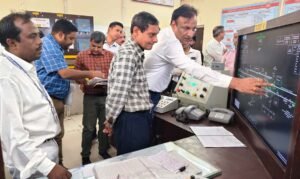 रेल संरक्षा आयुक्त ने किया पिवकोल-लार रोड रेल&hellip;