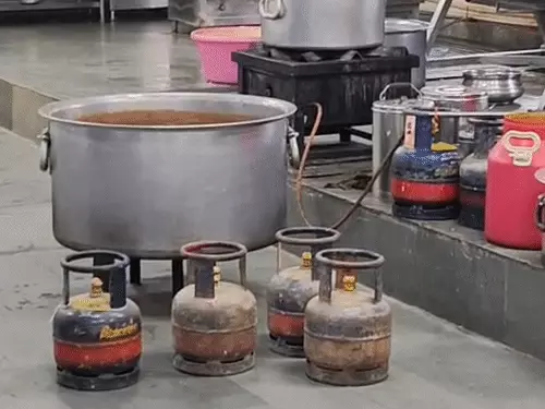 KGMU में गैस सिलेंडर खत्म…