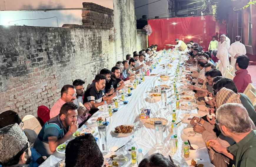 पीस एजुकेशन चैरिटेबल ट्रस्ट ने किया शिया सुन्नी संयुक्त रोज़ा इफ्तार का आयोजन