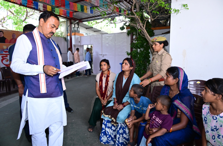 इलाज हेतु आर्थिक मदद, चिकित्सीय मदद जैसे प्रकरणों में अधिकारियों से की वार्ता।