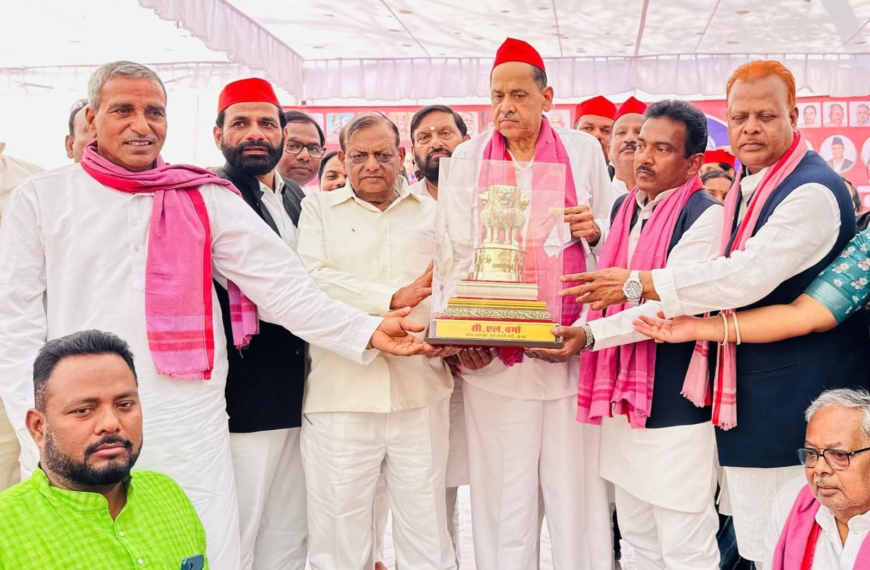 लखनऊ सपा कार्यालय में ‘PDA दिवस’ के रूप में मनाई गई मान्यवर कांशीराम की जयंती;