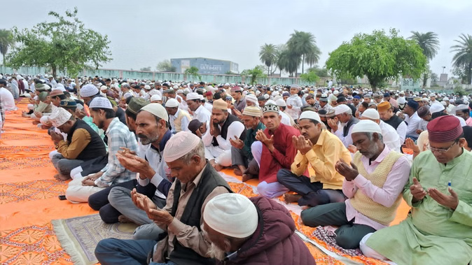 भारी संख्या में ईद की नमाज शांतिपूर्ण ढ़ग से अदा प्रशासन रहा मुस्तैद कल्यानपुर :प्रमेंद्र सिंह