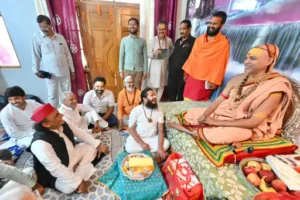 लखनऊ में शंकराचार्य से मिले अखिलेश यादव: ‘नकली&hellip;