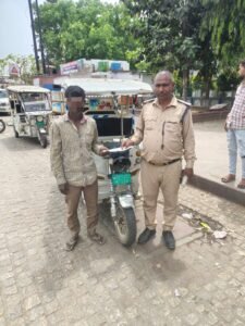 लखनऊ: रूमी गेट चौराहे पर ट्रैफिक पुलिस की&hellip;