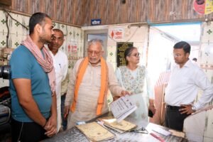 मंत्री सुरेश कुमार खन्ना व महापौर सुषमा खर्कवाल&hellip;