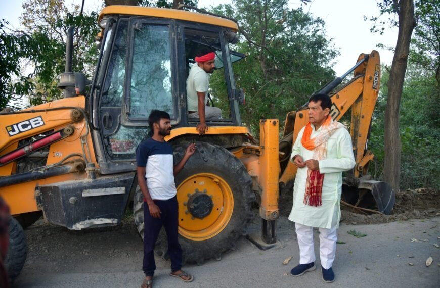 मधुबन-दोहरीघाट मार्ग चौड़ीकरण कार्य का मंत्री ए.के. शर्मा ने किया औचक निरीक्षण