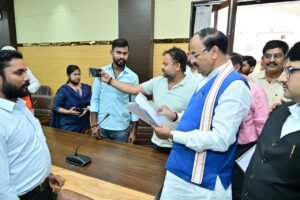 जनता की समस्याओं के समाधान में लापरवाही अक्षम्य,&hellip;