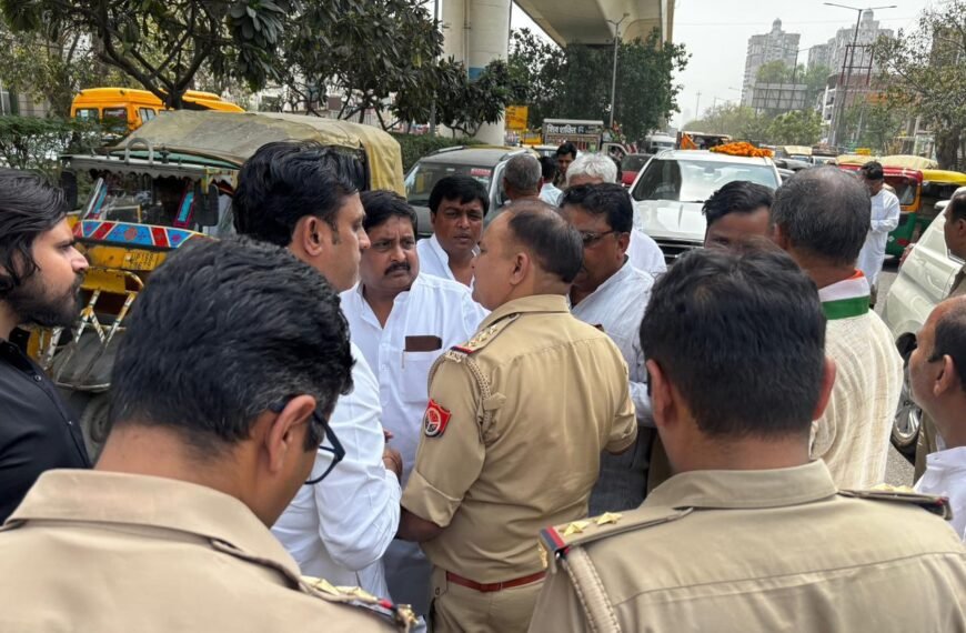 कार्यकर्ता से मिलने जा रहे कांग्रेस अध्यक्ष अजय राय को पुलिस नें रोका