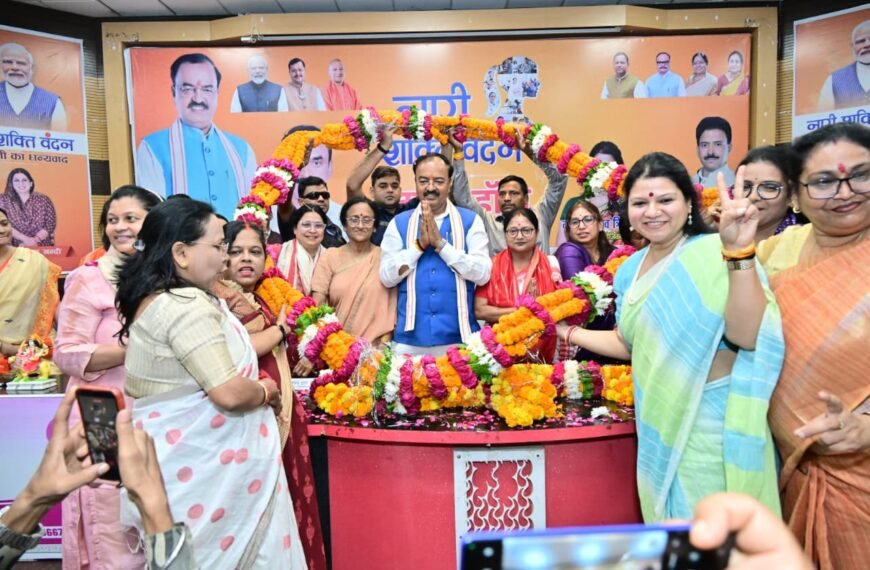 प्रयागराज में आयोजित ‘नारी शक्ति वंदना’ कार्यक्रम में उपमुख्यमंत्री ने विपक्ष पर साधा निशाना।