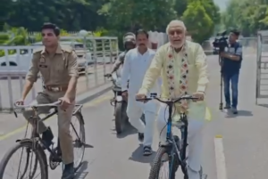 सप्ताह में एक दिन ऑफिस आने-जाने के लिए&hellip;