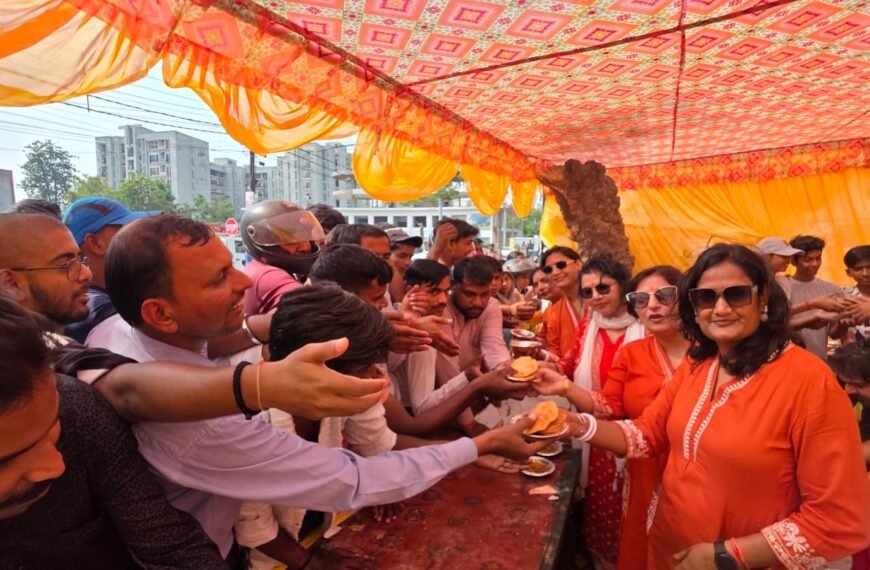 बड़े मंगल पर जानकीपुरम में भंडारे का आयोजन संपन्न