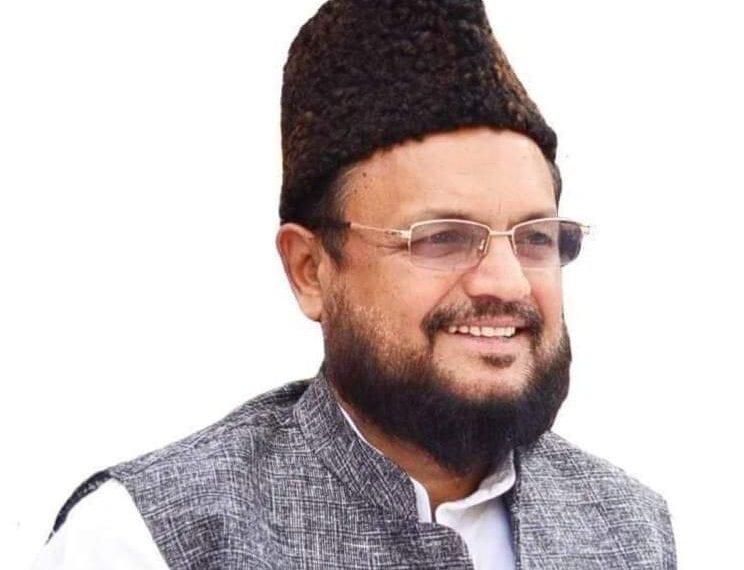 पीडीए भवन, कटघरा जौनपुर में समाजवादी पार्टी के राष्ट्रीय सचिव एवं पूर्व विधायक जौनपुर सदर मोहम्मद अरशद खान