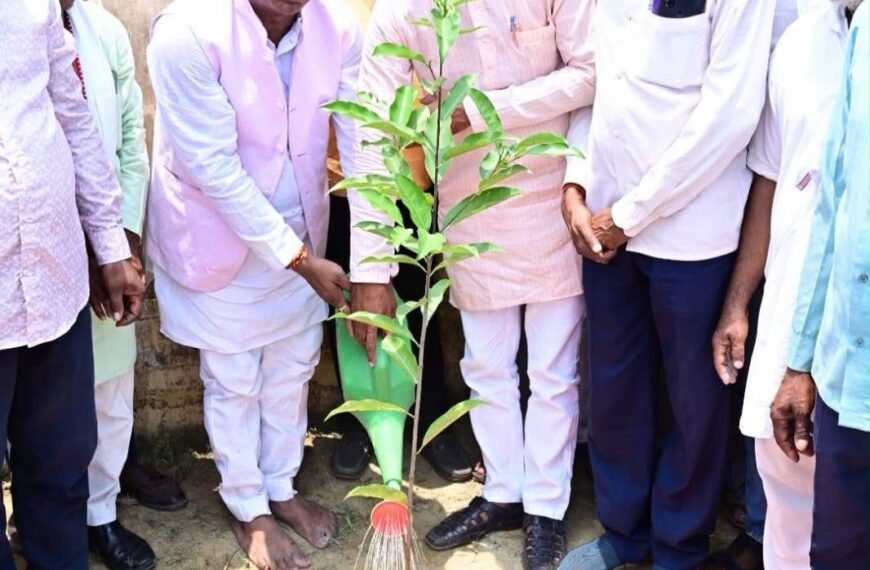 विधायक चन्द्रभानु पासवान ने कार्यक्रम का आयोजन कर मुख्यमंत्री योगी आदित्यनाथ का मनाया जन्मदिन