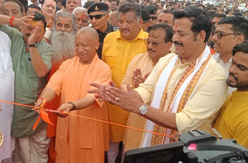 गोरखपुर को मिली विकास की सौगात, सीएम योगी ने किया सिक्सलेन फ्लाईओवर का लोकार्पण