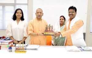 मुख्यमंत्री से मिले विधायक, मिल्कीपुर आगमन का दिया&hellip;